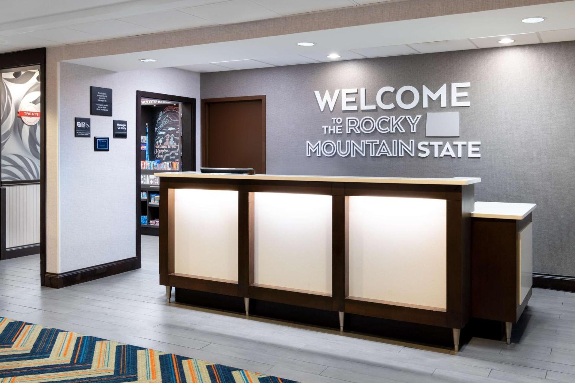 Hampton Inn Denver-International Airport Buitenkant foto