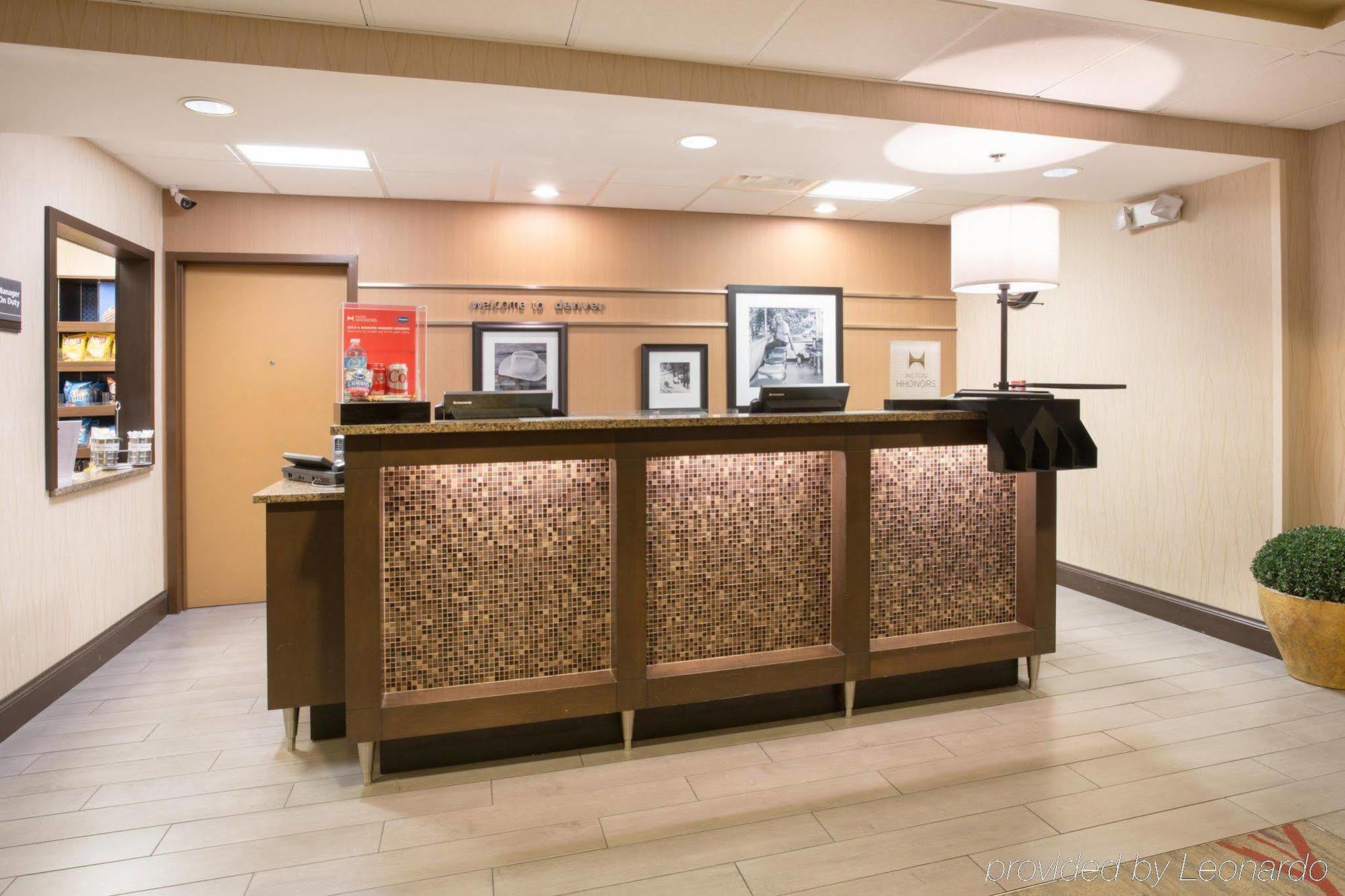 Hampton Inn Denver-International Airport Buitenkant foto