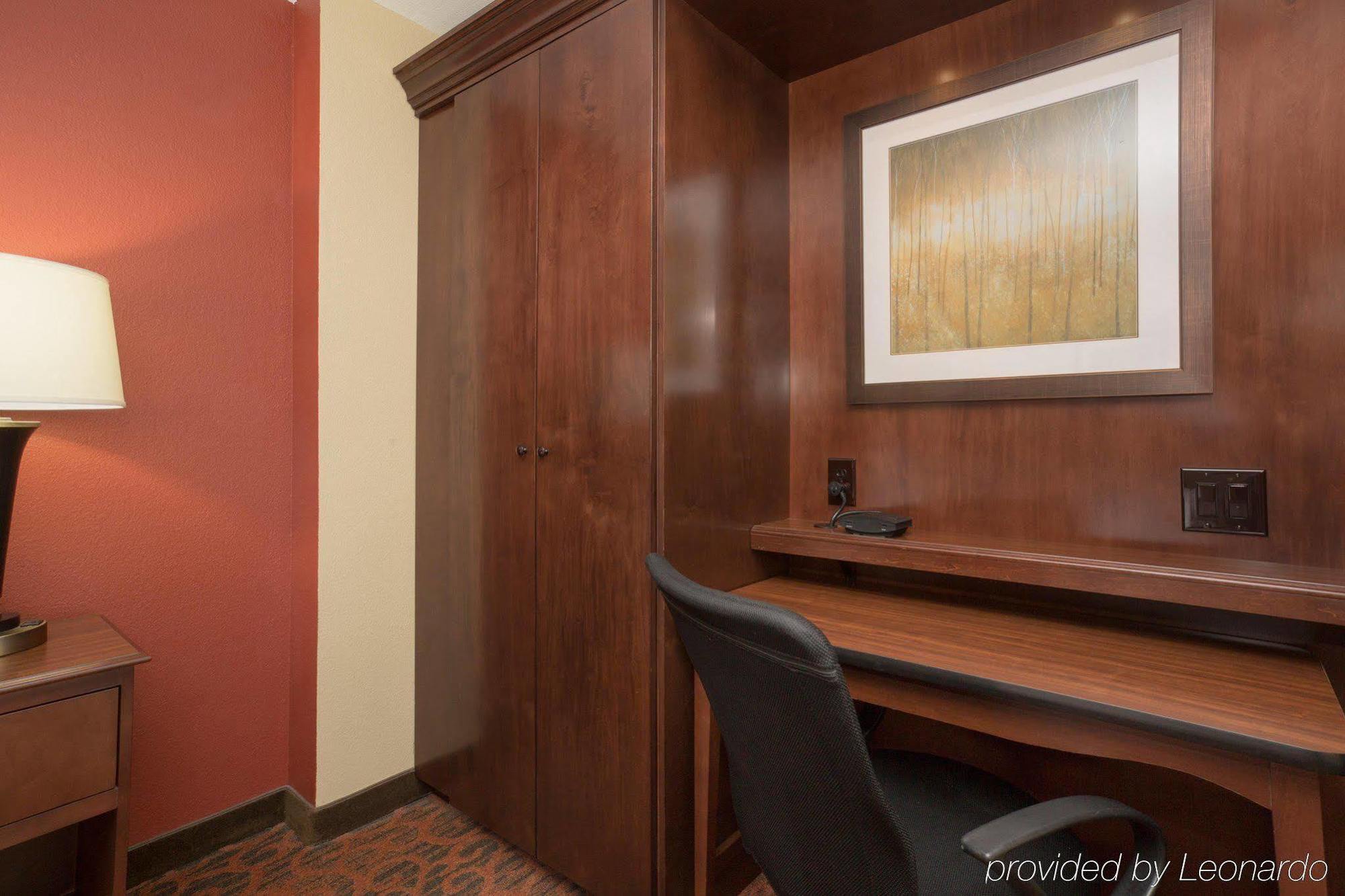 Hampton Inn Denver-International Airport Buitenkant foto